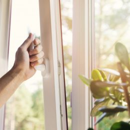 Ouverture d'une fenêtre en PVC