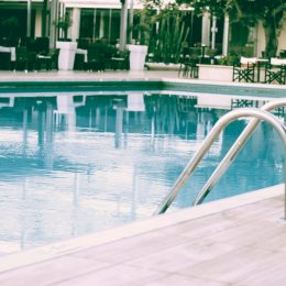 Comment bien entretenir et sécuriser ma piscine ?