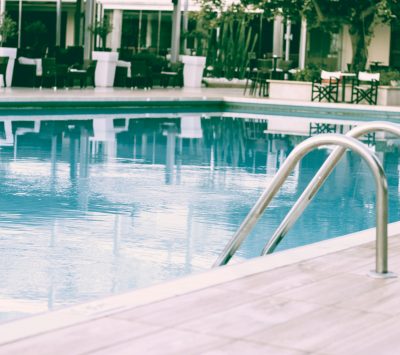 Comment bien entretenir et sécuriser ma piscine ?